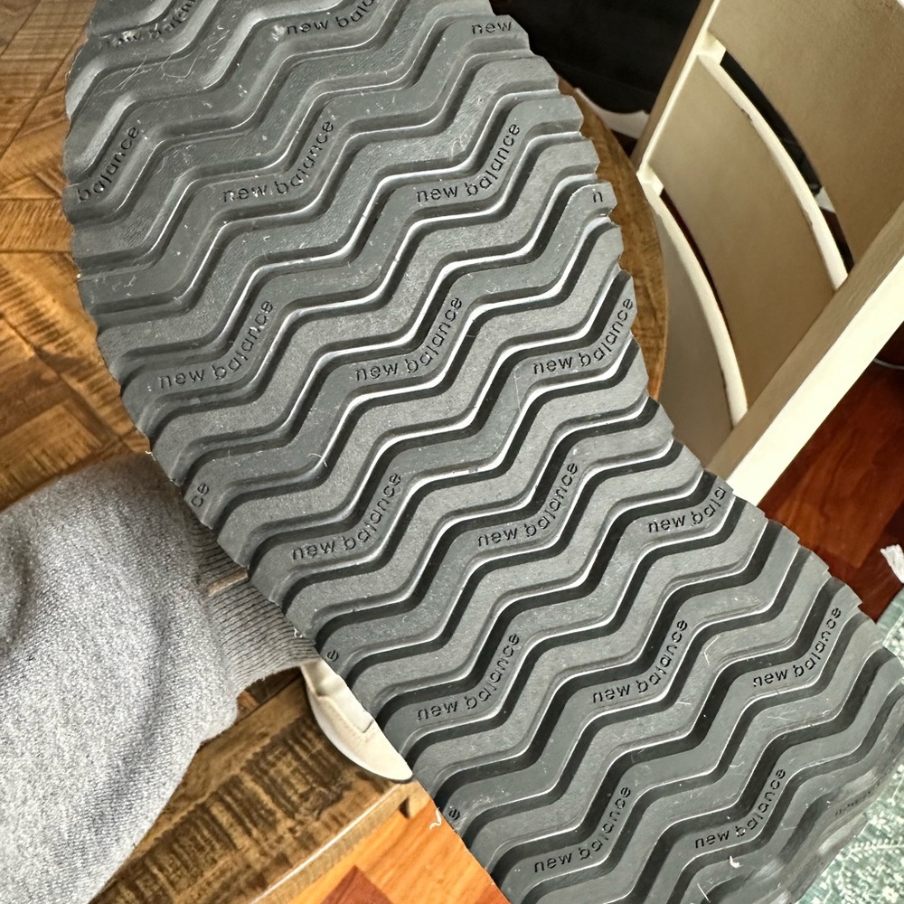 New Balance Women's Beige Sneakers - Picture 4 of 7